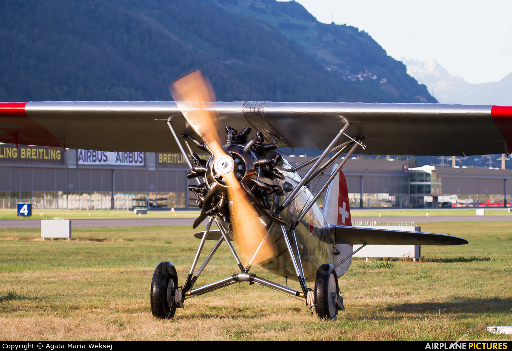 Private HB-RAG aircraft at Sion