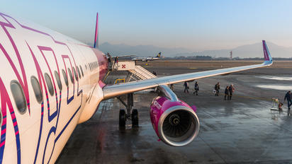 HA-LXS - Wizz Air Airbus A321