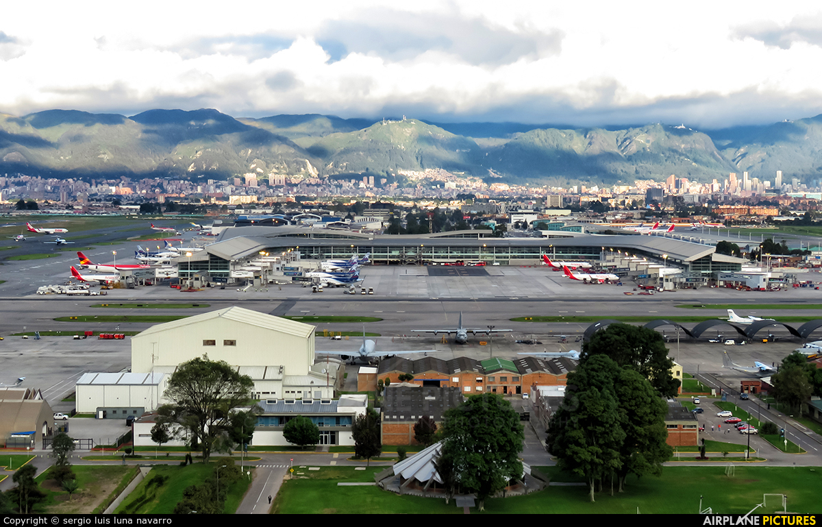 - Airport Overview - aircraft at Bogotá - Eldorado Intl