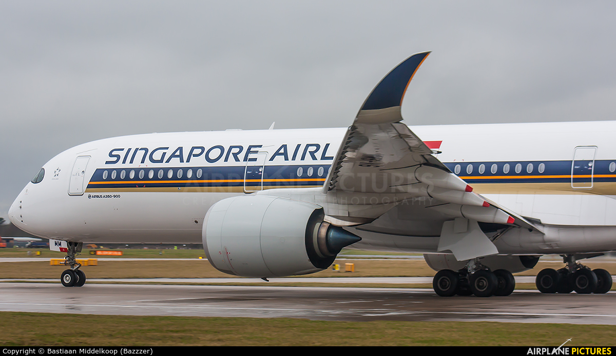 Singapore Airlines 9V-SMM aircraft at Manchester