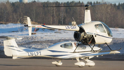 LN-OAY - Pilot Flight Academy Robinson R22