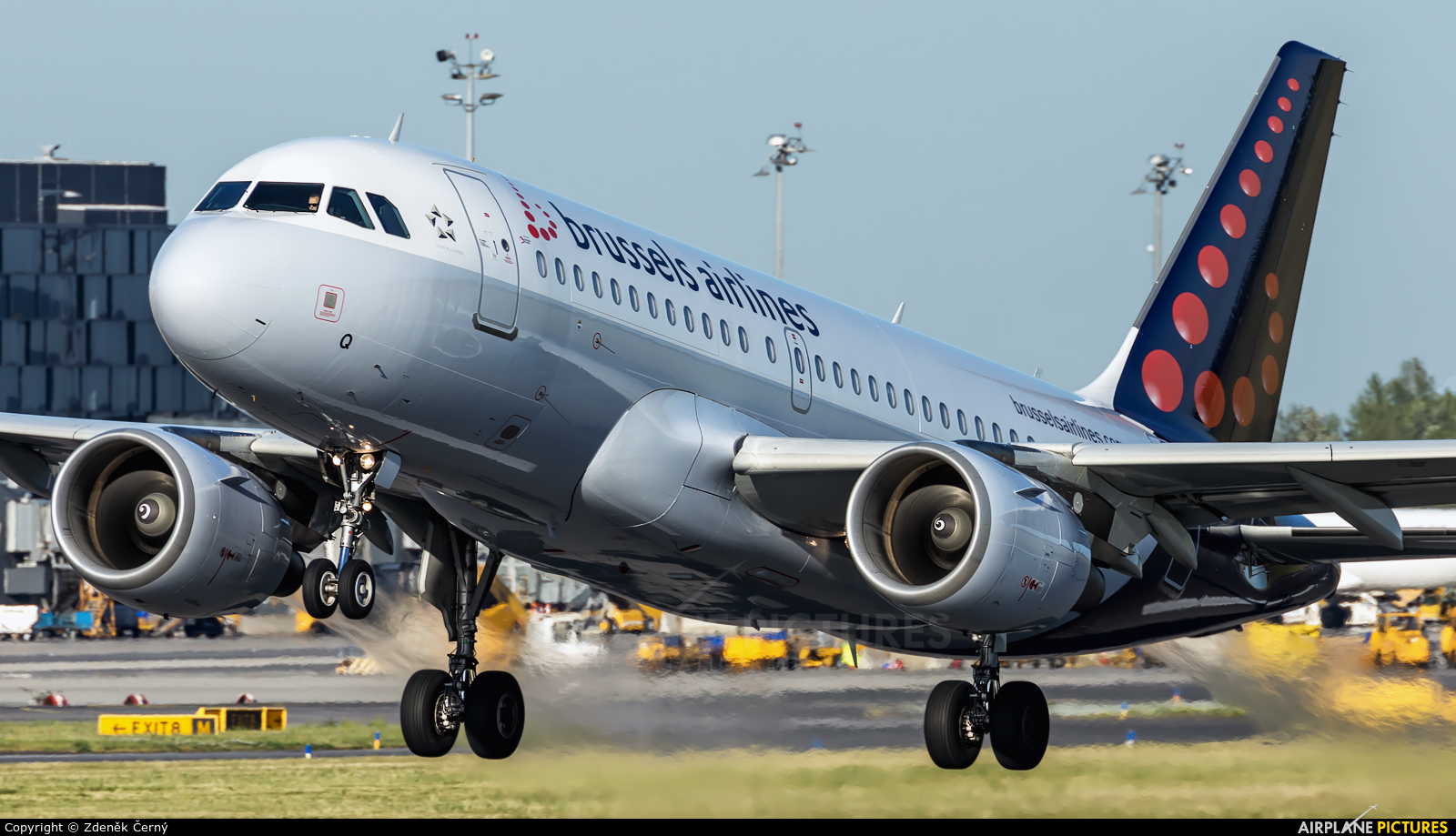 Brussels Airlines OO-SSQ aircraft at Vienna - Schwechat
