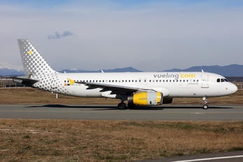 EC-LRE - Vueling Airlines Airbus A320
