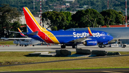N7827A - Southwest Airlines Boeing 737-700