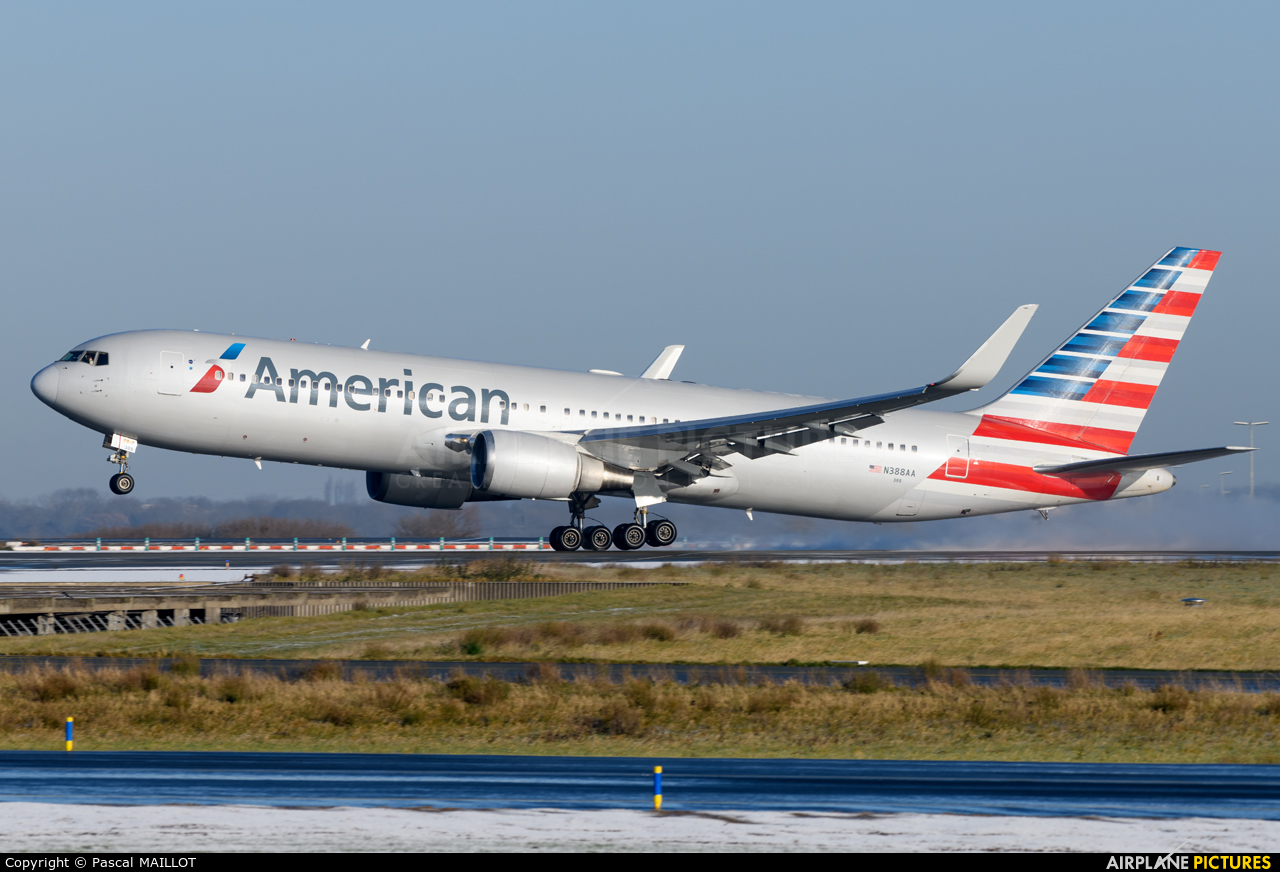 American Airlines N388AA aircraft at Paris - Charles de Gaulle