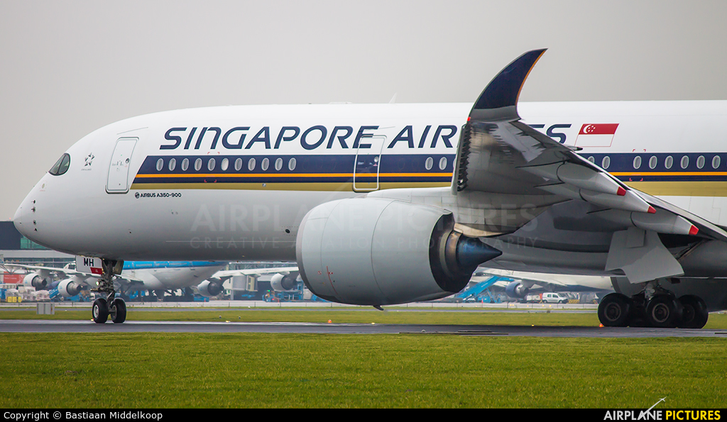 Singapore Airlines 9V-SMH aircraft at Amsterdam - Schiphol