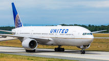 United Airlines N786UA image