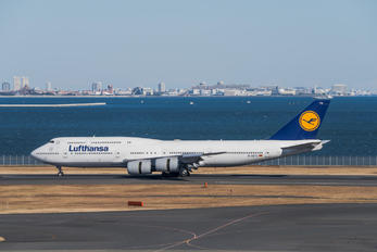 D-ABYU - Lufthansa Boeing 747-8
