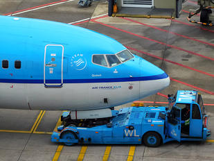 PH-BGH - KLM Boeing 737-700