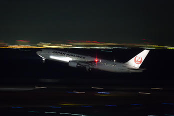 JA654J - JAL - Japan Airlines Boeing 767-300ER