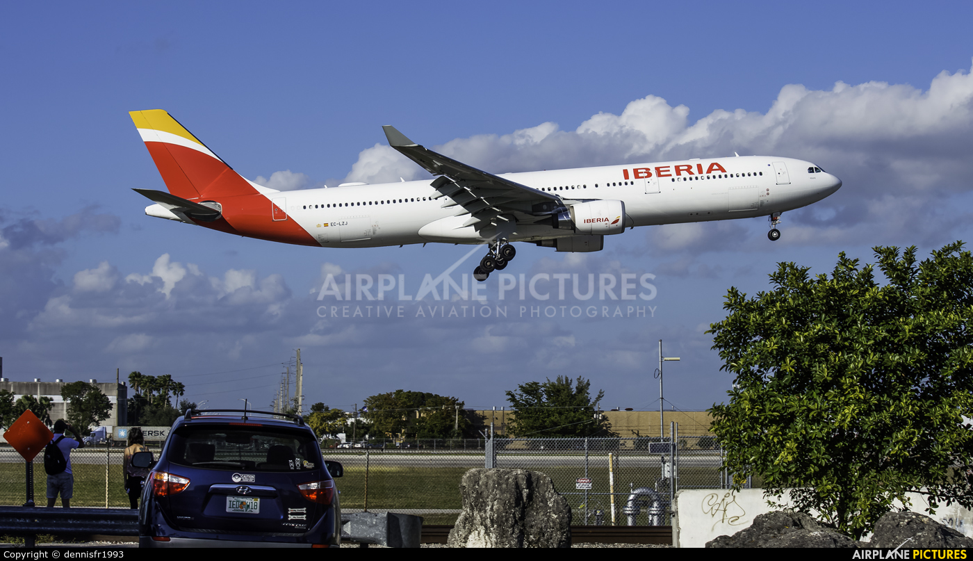 Iberia EC-LZJ aircraft at Miami Intl