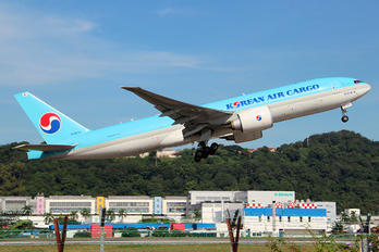 HL8044 - Korean Air Cargo Boeing 777F