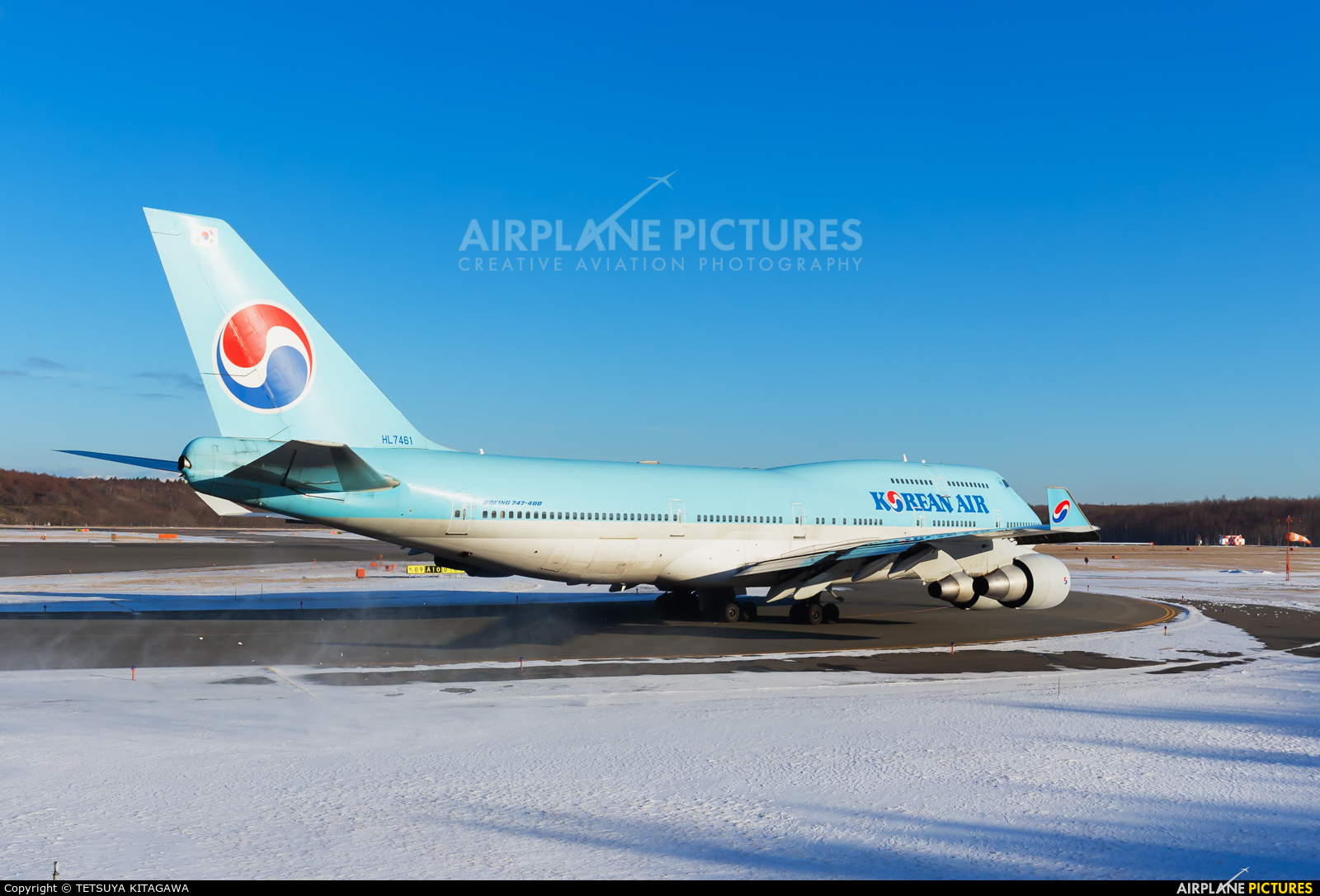Korean Air HL7461 aircraft at New Chitose