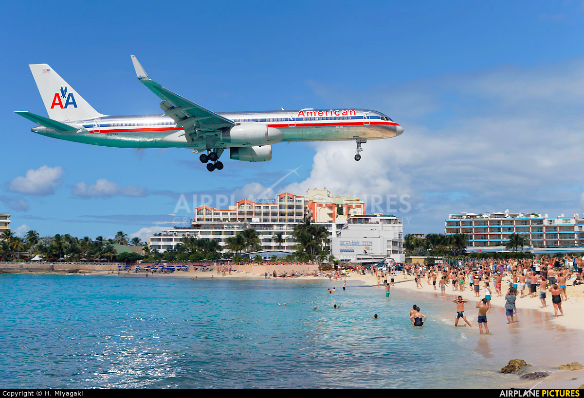 American Airlines N197AN aircraft at Sint Maarten - Princess Juliana Intl