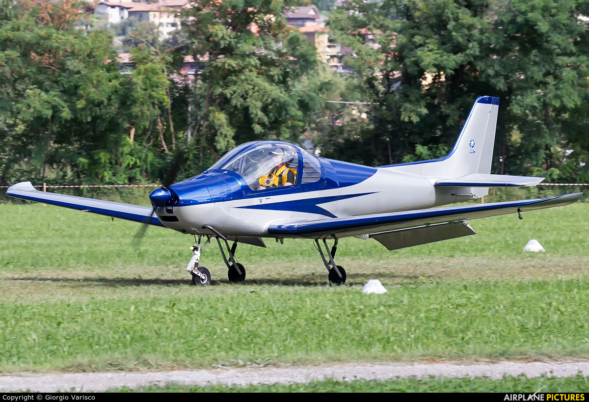 Private I-B084 aircraft at Costa Volpino
