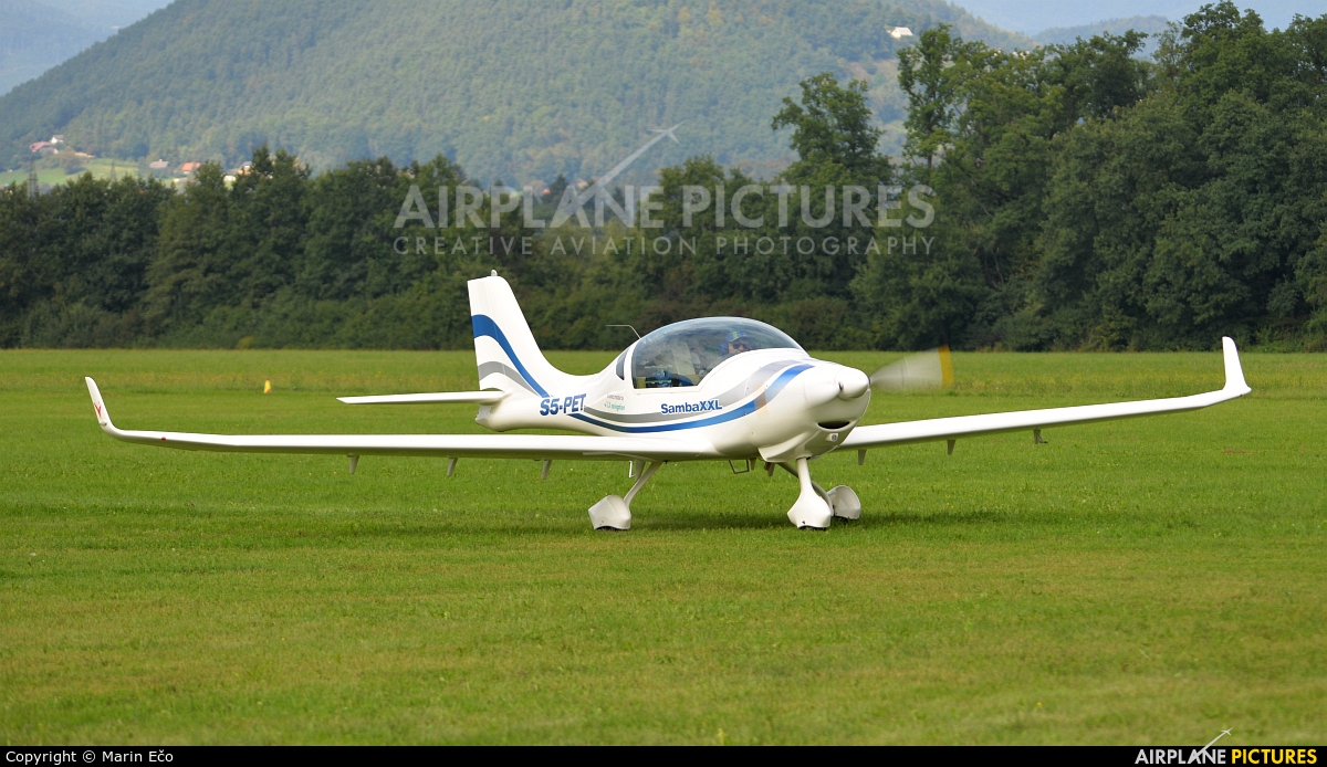 Private S5-PET aircraft at Levec