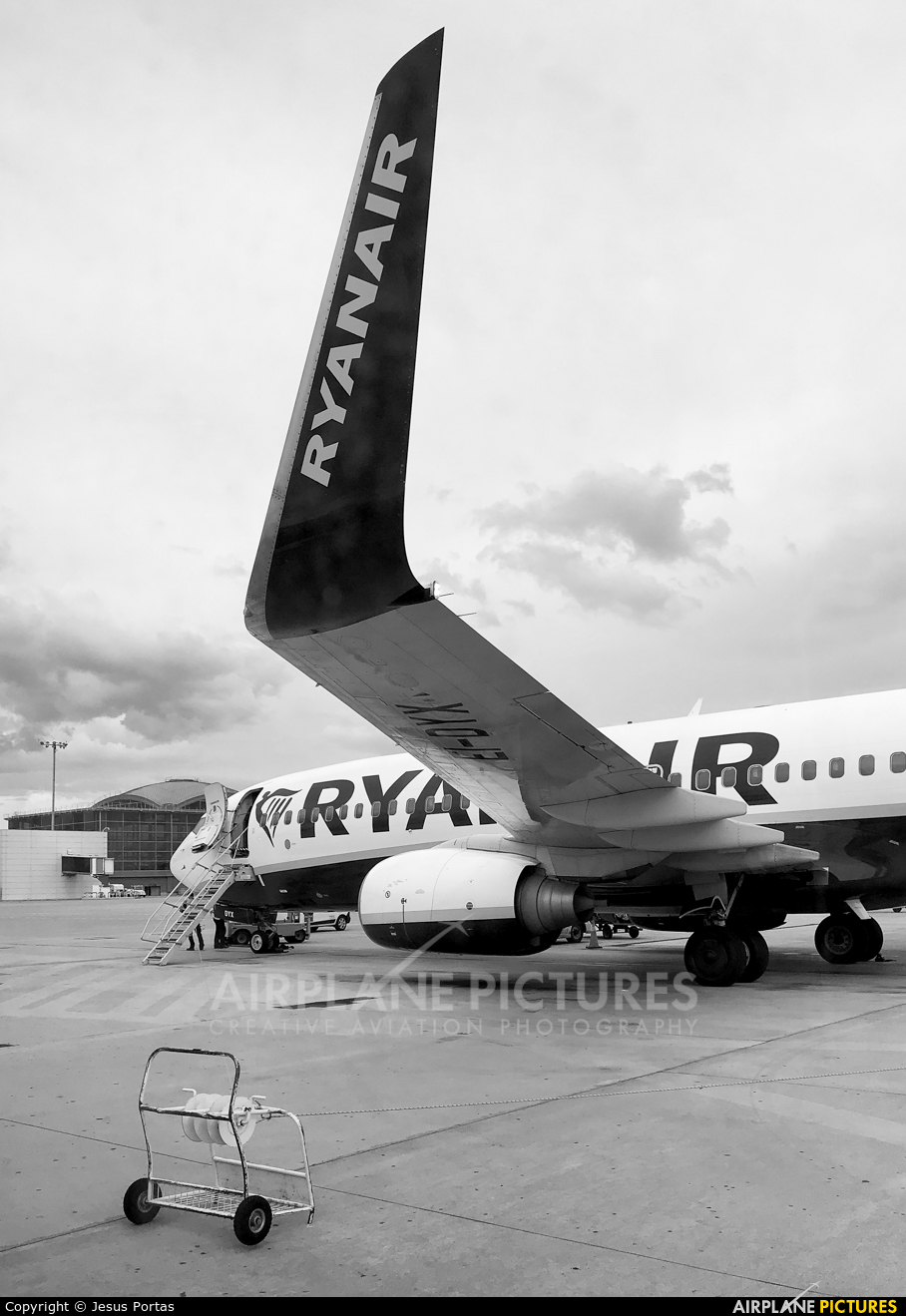 Ryanair EI-DYX aircraft at Alicante - El Altet