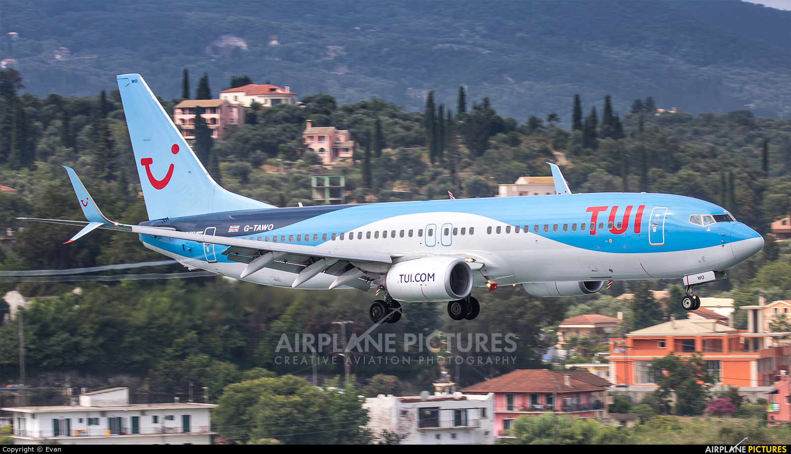 TUI Airways G-TAWO aircraft at Corfu - Ioannis Kapodistrias