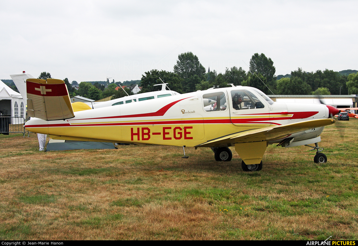 Private HB-EGE aircraft at Diest Schaffen