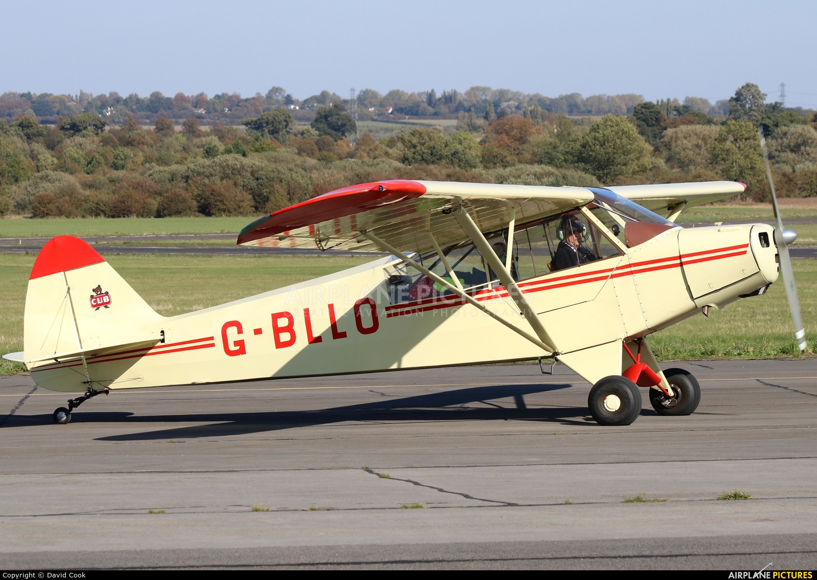 Private G-BLLO aircraft at Tollerton