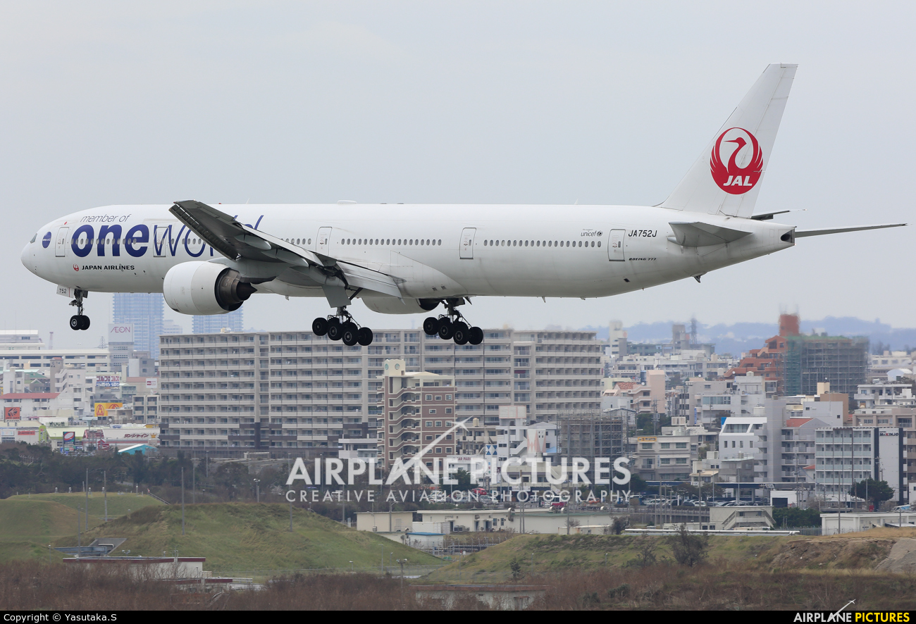 JAL - Japan Airlines JA752J aircraft at Naha