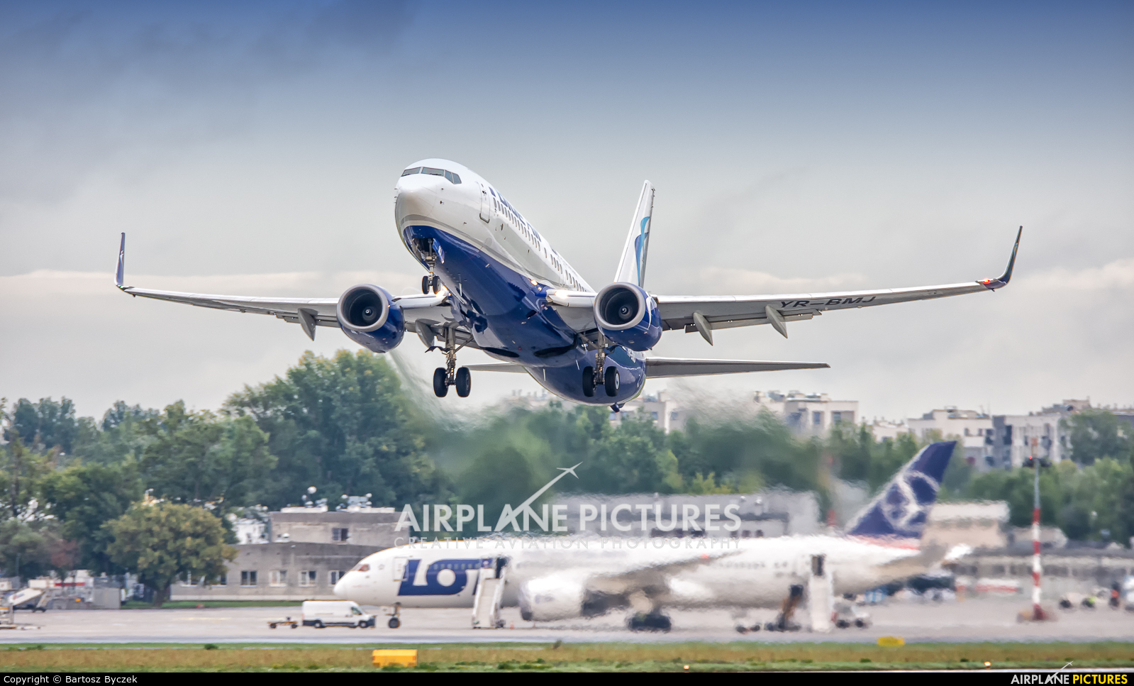 Blue Air YR-BMJ aircraft at Warsaw - Frederic Chopin