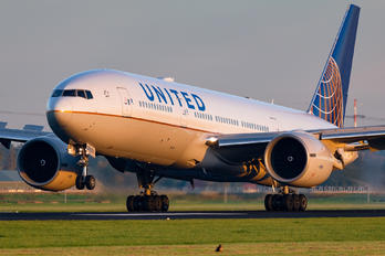 N78002 - United Airlines Boeing 777-200ER