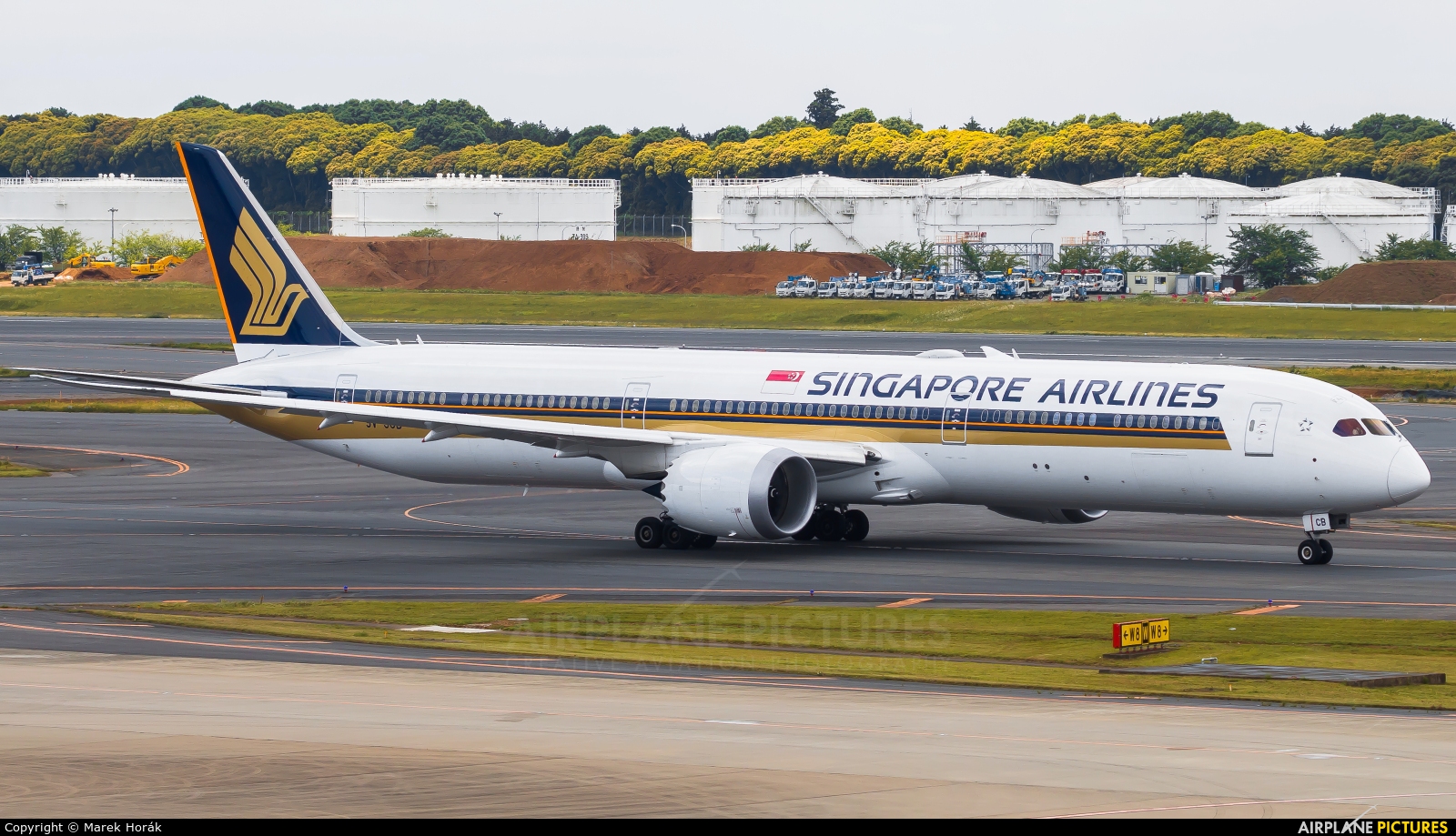 9V-SCB - Singapore Airlines Boeing 787-10 Dreamliner at Tokyo 