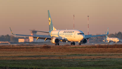 UR-PSA - Ukraine International Airlines Boeing 737-800