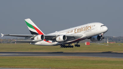 A6-EUJ - Emirates Airlines Airbus A380