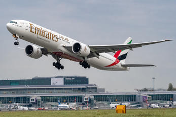 A6-EPT - Emirates Airlines Boeing 777-300ER