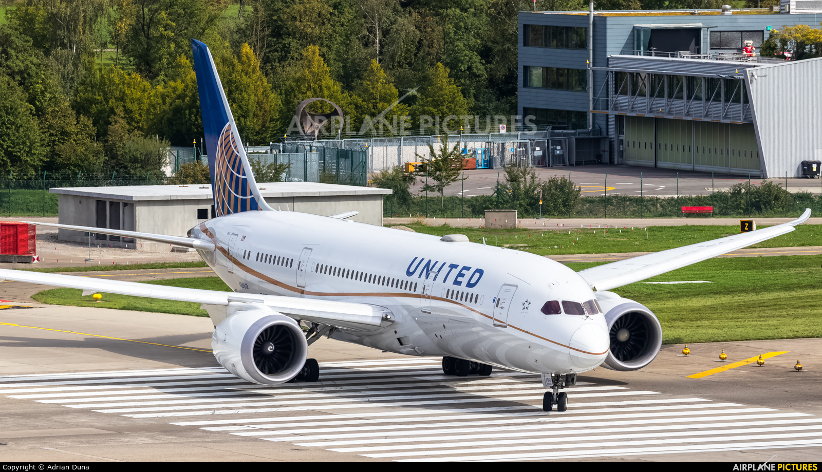United Airlines N28912 aircraft at Zurich