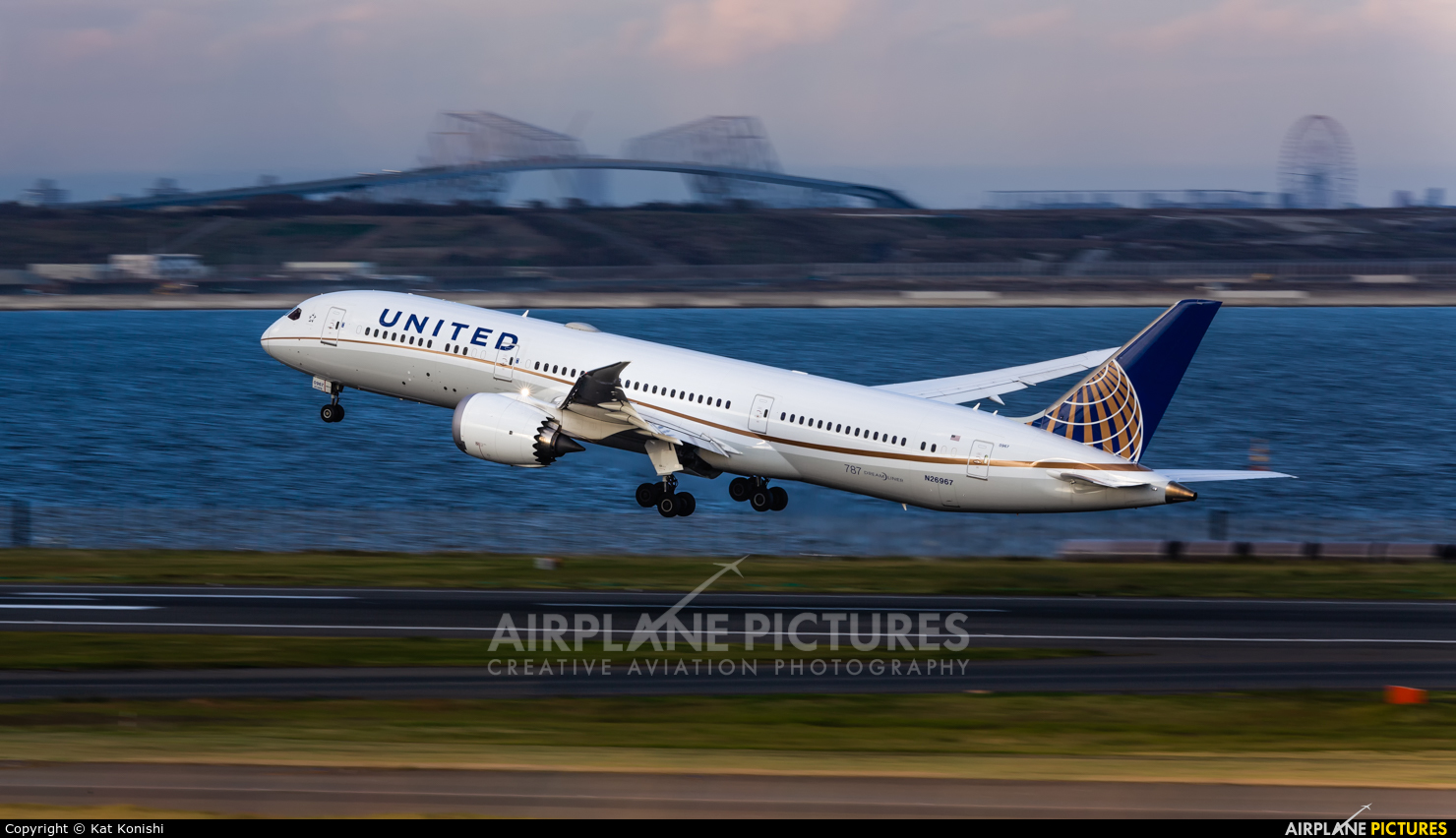 United Airlines N26967 aircraft at Tokyo - Haneda Intl