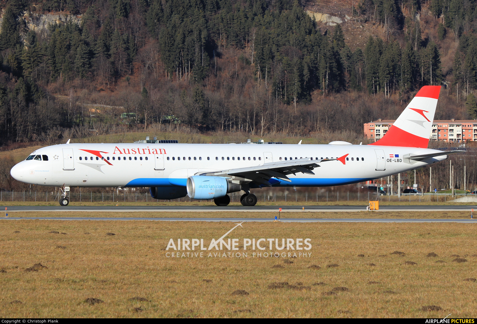 Austrian Airlines/Arrows/Tyrolean OE-LBD aircraft at Innsbruck