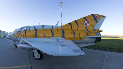9351 - Poland - Air Force Mikoyan-Gurevich MiG-21UM