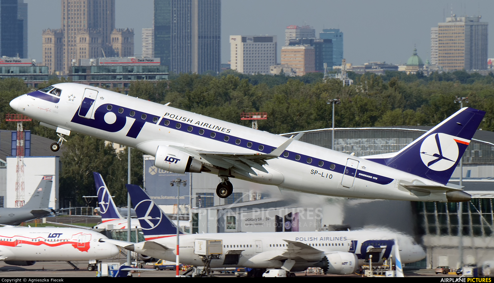 LOT - Polish Airlines SP-LIO aircraft at Warsaw - Frederic Chopin