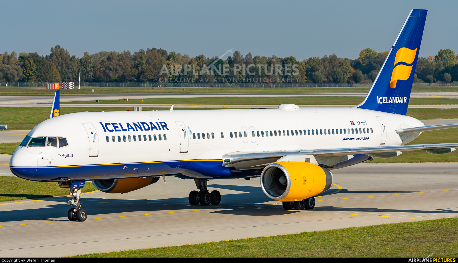 Icelandair TF-ISY aircraft at Munich