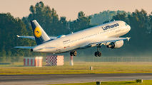 D-AIZD - Lufthansa Airbus A320 aircraft