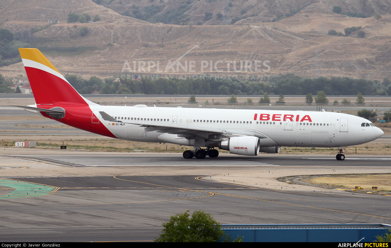 Iberia EC-MLP aircraft at Madrid - Barajas