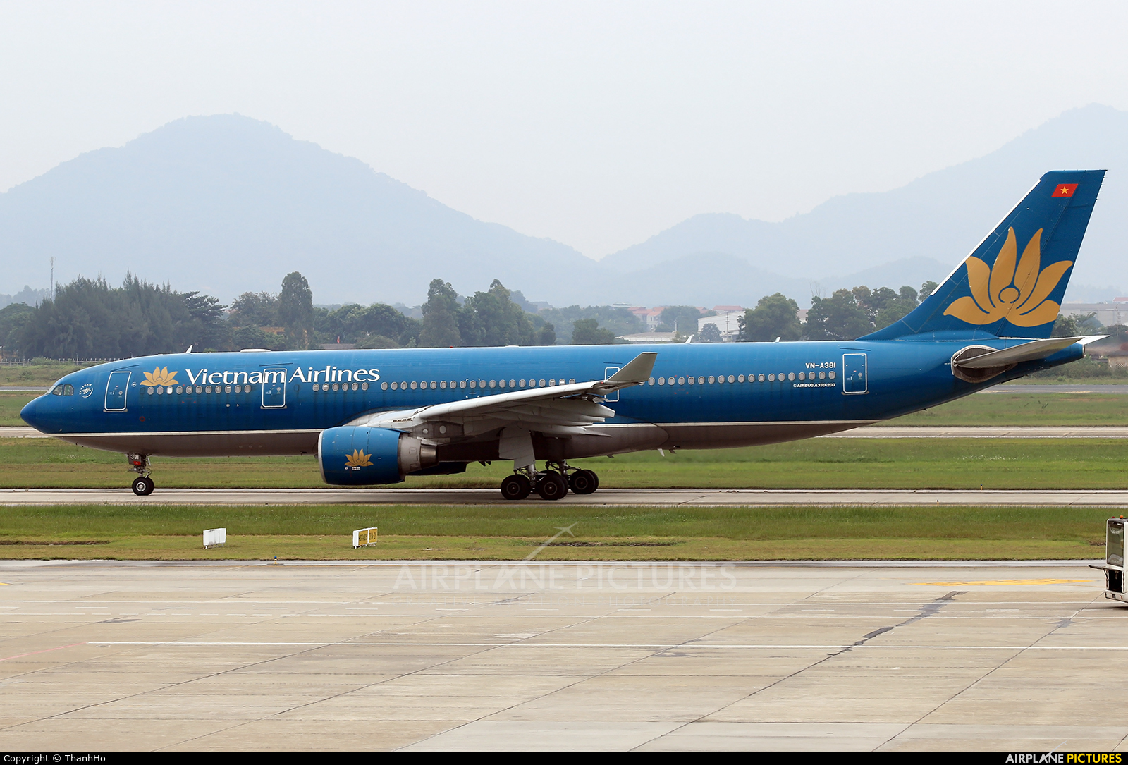 Vietnam Airlines VN-A381 aircraft at Hanoi - Noi Bai