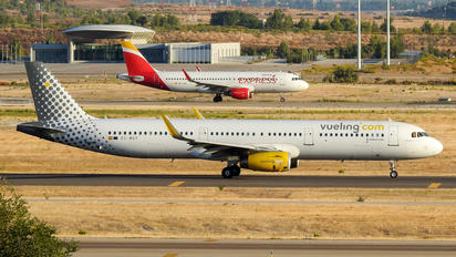 EC-MGY - Vueling Airlines Airbus A321