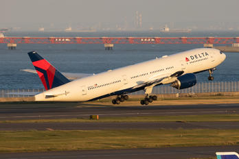 N860DA - Delta Air Lines Boeing 777-200ER