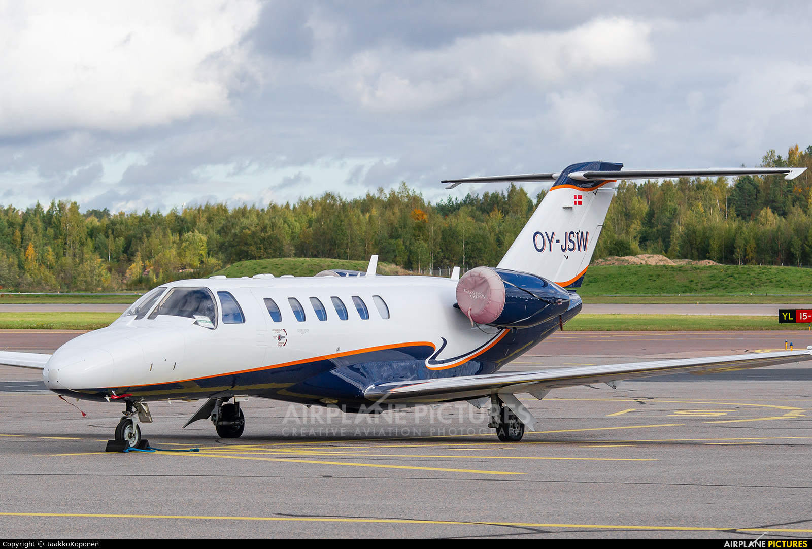 Private OY-JSW aircraft at Helsinki - Vantaa