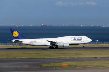 D-ABYJ - Lufthansa Boeing 747-8