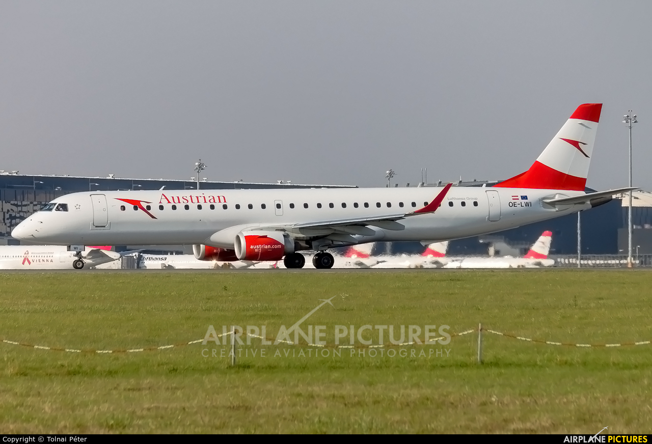 Austrian Airlines/Arrows/Tyrolean OE-LWI aircraft at Vienna - Schwechat