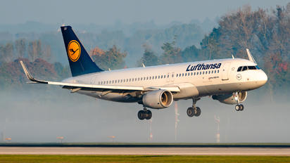 D-AIUV - Lufthansa Airbus A320