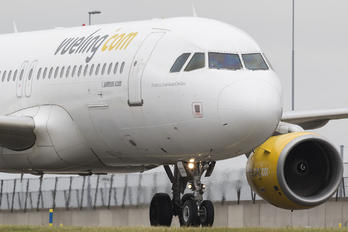 EC-KDX - Vueling Airlines Airbus A320