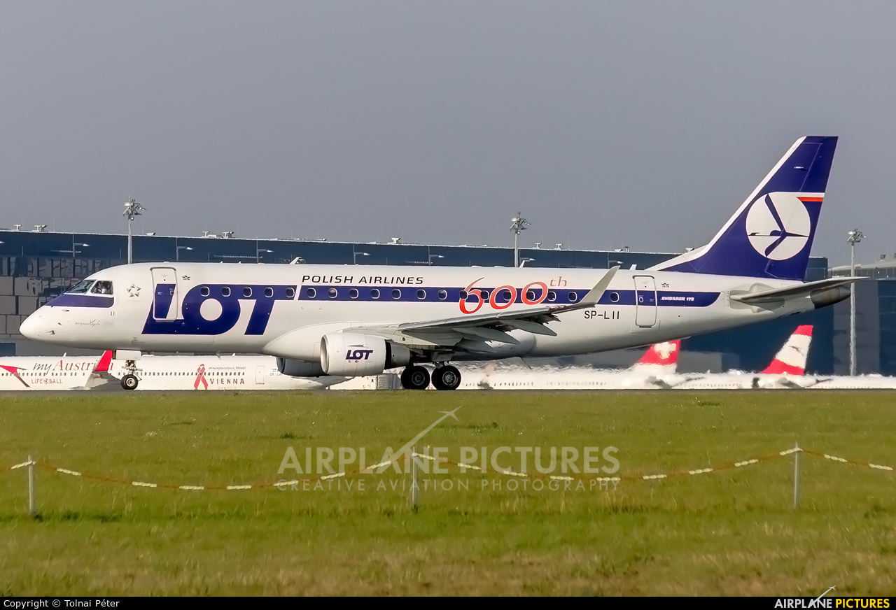 LOT - Polish Airlines SP-LII aircraft at Vienna - Schwechat