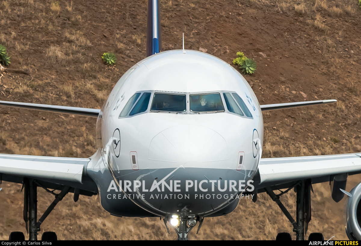 - Airport Overview - aircraft at Madeira
