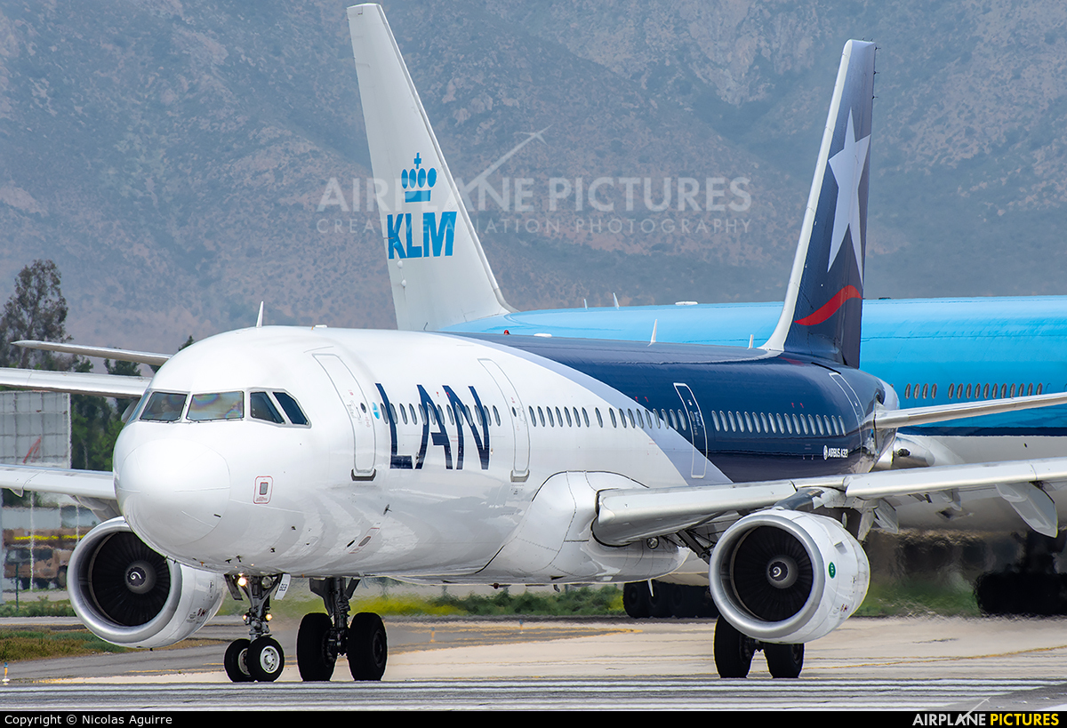 LAN Airlines CC-BEB aircraft at Santiago de Chile - Arturo Merino Benítez Intl